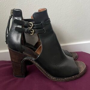 Peep-toe ankle booties genuine leather Buttero with zipper closure at the back